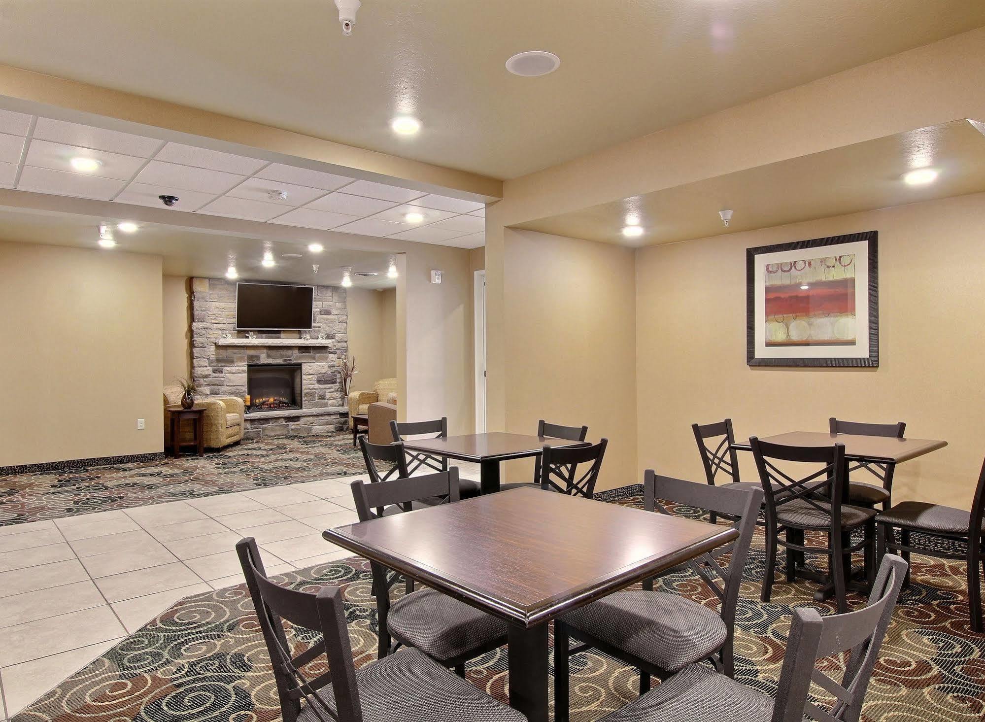 Cobblestone Inn & Suites - Linton Εξωτερικό φωτογραφία