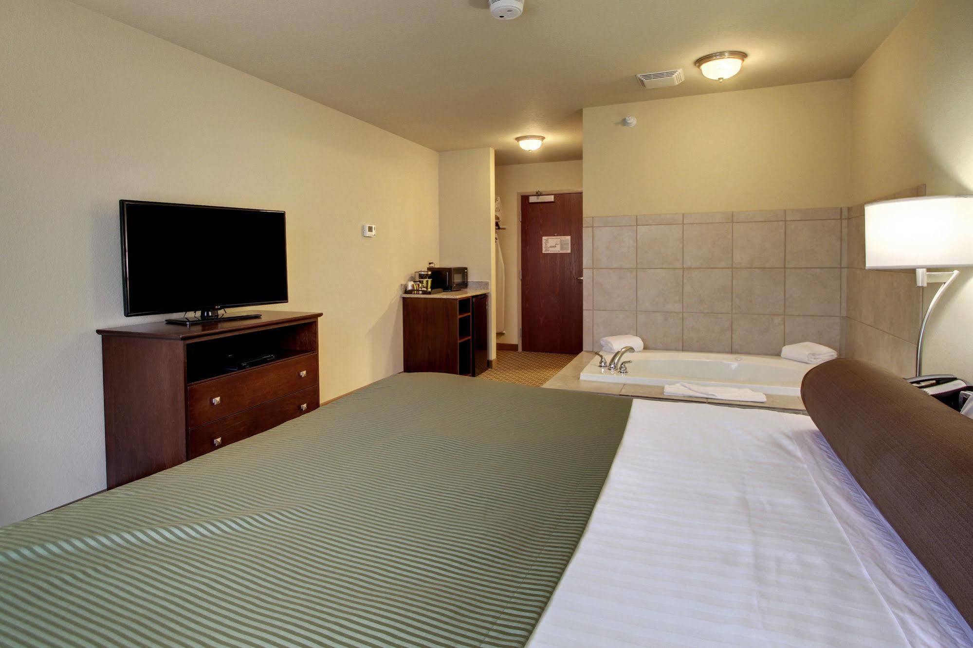 Cobblestone Inn & Suites - Linton Εξωτερικό φωτογραφία