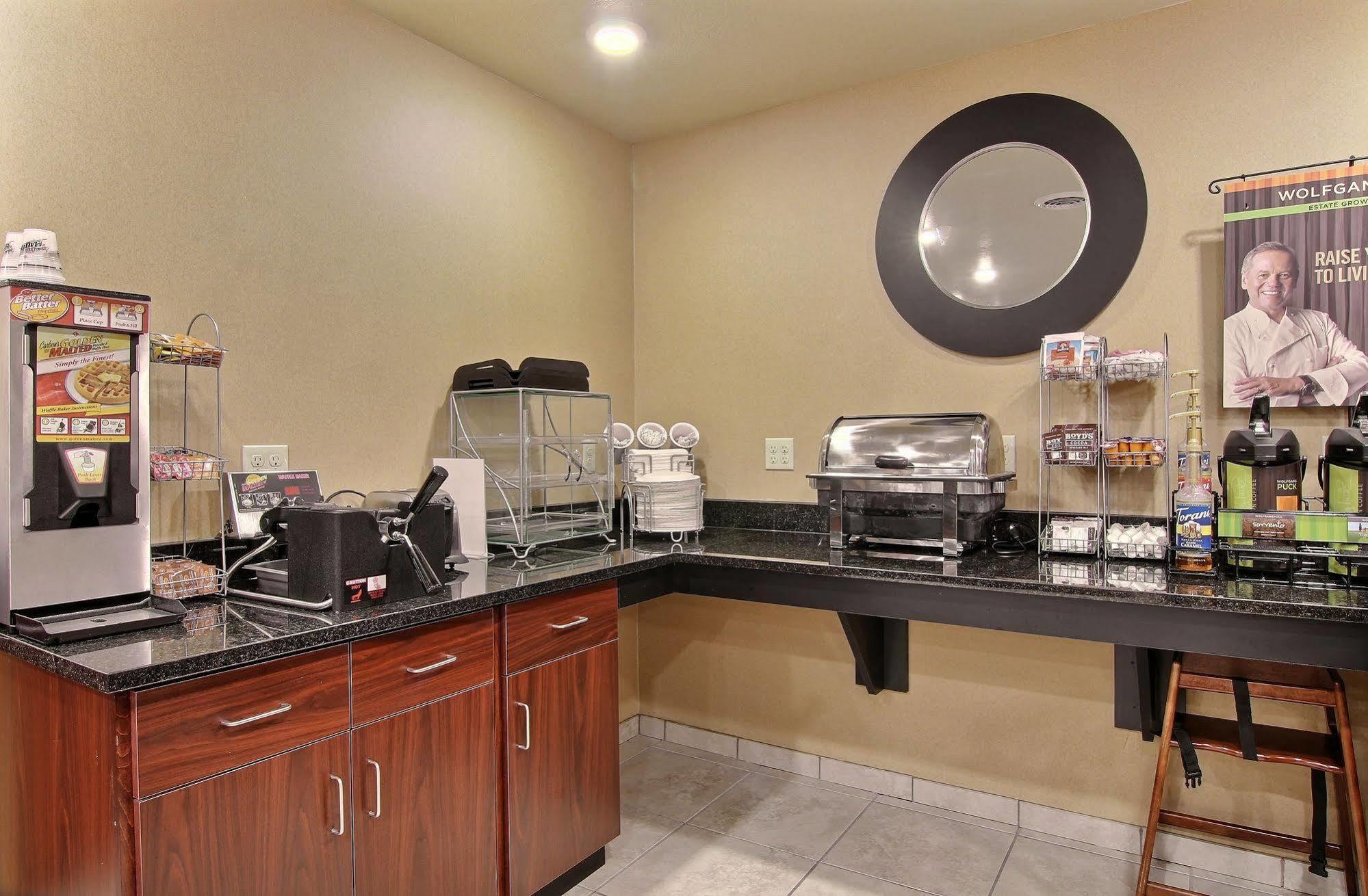 Cobblestone Inn & Suites - Linton Εξωτερικό φωτογραφία