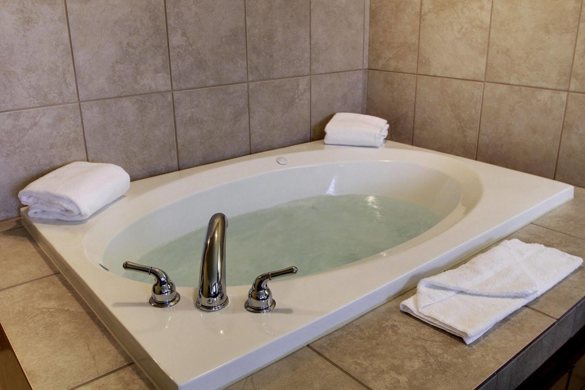 Cobblestone Inn & Suites - Linton Εξωτερικό φωτογραφία